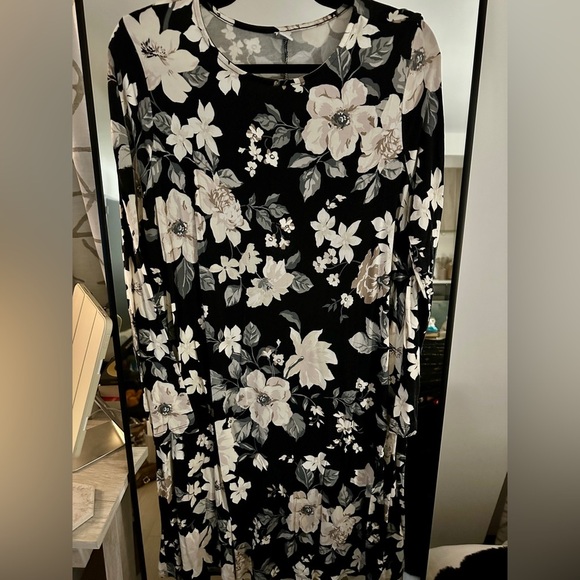 Old Navy Floral Swing Dress - Picture 1 of 2